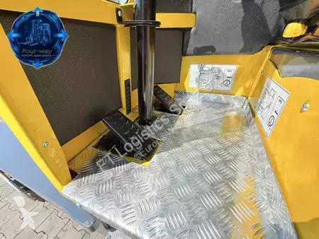 Многопосочен кар Combilift