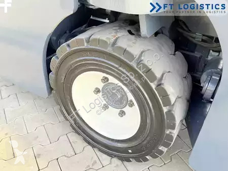 Многоходовой погрузчик Combilift