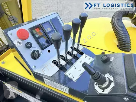رافعة شوكية متعددة الاتجاهات Combilift