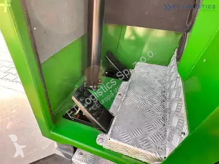 Štvorcestný vysokozdvižný vozík Combilift