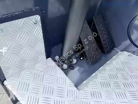 Štvorcestný vysokozdvižný vozík Combilift