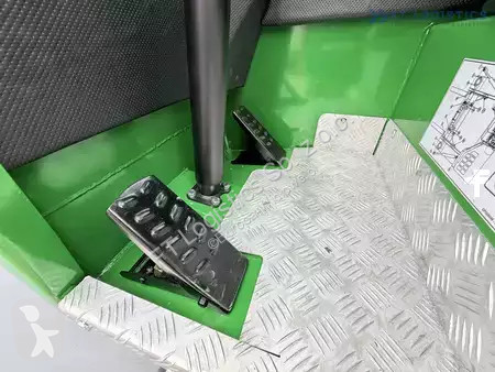 Štvorcestný vysokozdvižný vozík Combilift