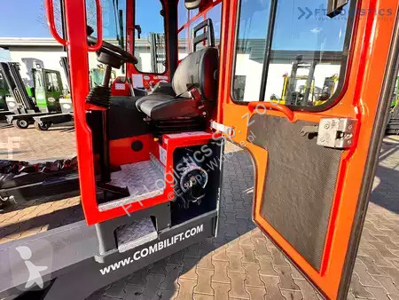 Štvorcestný vysokozdvižný vozík Combilift