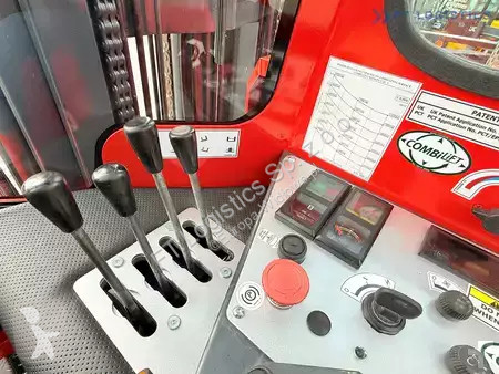 Štvorcestný vysokozdvižný vozík Combilift