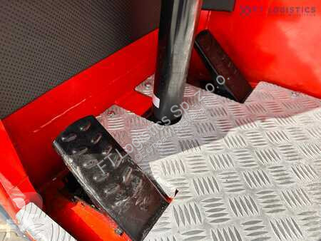 Empilhador multi direccional Combilift