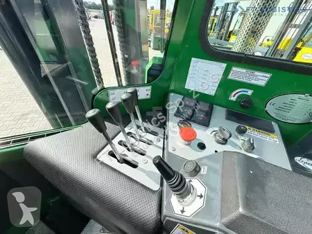 Štvorcestný vysokozdvižný vozík Combilift