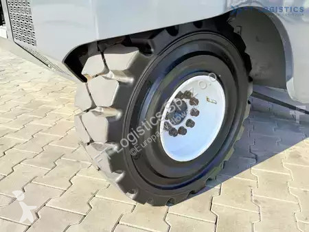 Štvorcestný vysokozdvižný vozík Combilift