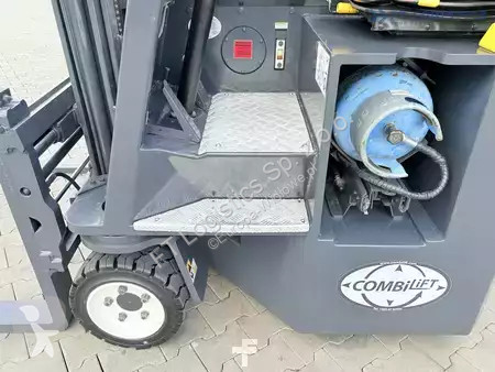 Štvorcestný vysokozdvižný vozík Combilift