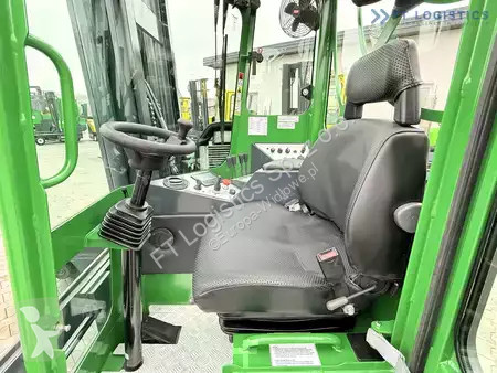 Štvorcestný vysokozdvižný vozík Combilift