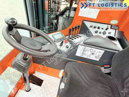 Štvorcestný vysokozdvižný vozík Combilift