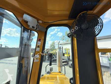 Stivuitor multidirectional Combilift