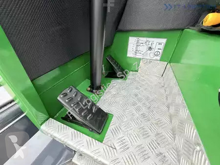 Štvorcestný vysokozdvižný vozík Combilift