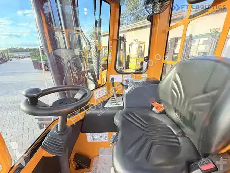 Štvorcestný vysokozdvižný vozík Combilift