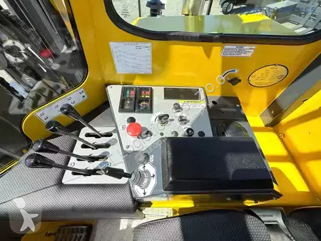 Štvorcestný vysokozdvižný vozík Combilift