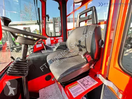 Štvorcestný vysokozdvižný vozík Combilift