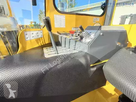 Štvorcestný vysokozdvižný vozík Combilift