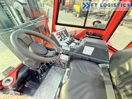 Štvorcestný vysokozdvižný vozík Combilift