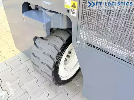 Štvorcestný vysokozdvižný vozík Combilift