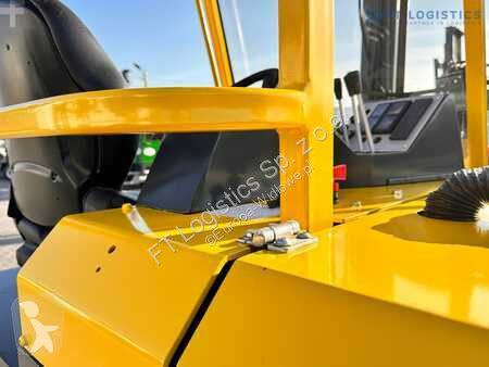 Empilhador multi direccional Combilift