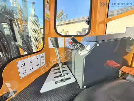 Štvorcestný vysokozdvižný vozík Combilift