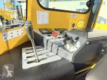Štvorcestný vysokozdvižný vozík Combilift