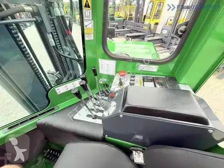 Štvorcestný vysokozdvižný vozík Combilift