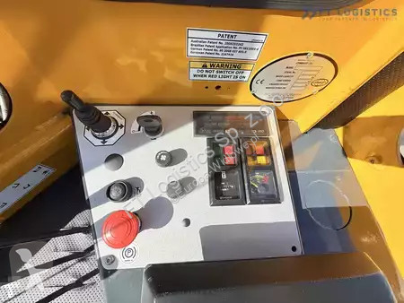 Štvorcestný vysokozdvižný vozík Combilift
