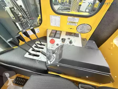 Štvorcestný vysokozdvižný vozík Combilift
