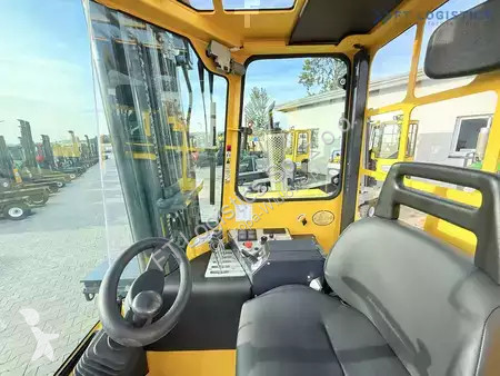 Štvorcestný vysokozdvižný vozík Combilift