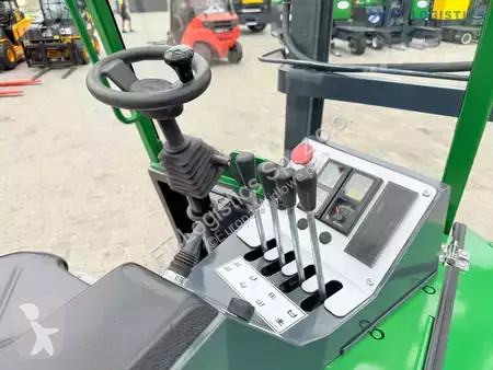 Štvorcestný vysokozdvižný vozík Combilift