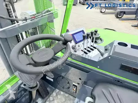 رافعة شوكية متعددة الاتجاهات Combilift