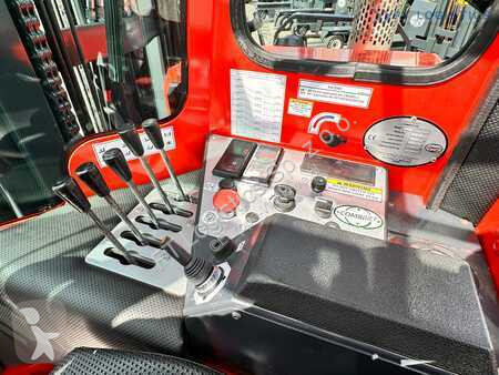 Empilhador multi direccional Combilift