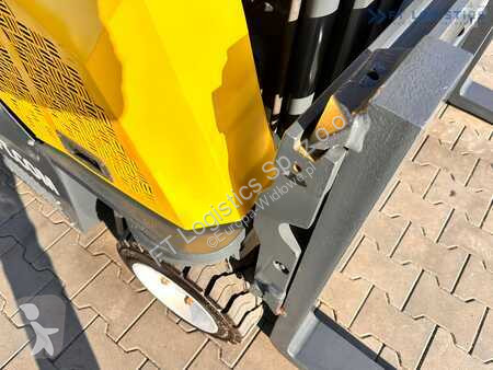 Empilhador multi direccional Combilift