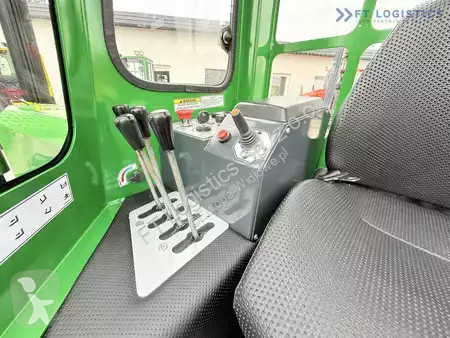 Štvorcestný vysokozdvižný vozík Combilift