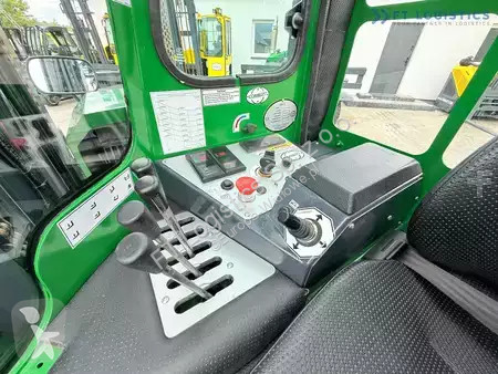 Štvorcestný vysokozdvižný vozík Combilift