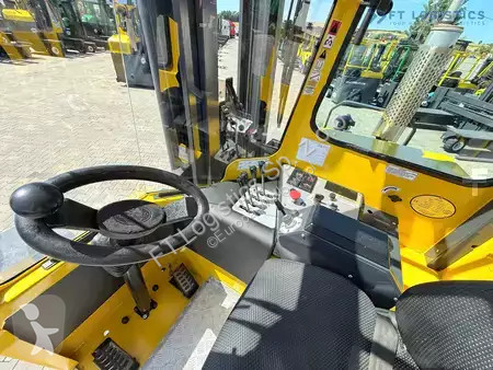 Štvorcestný vysokozdvižný vozík Combilift
