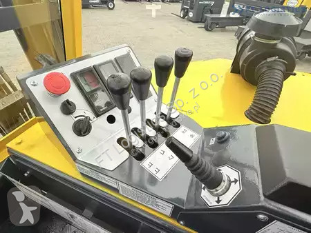 Štvorcestný vysokozdvižný vozík Combilift