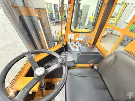 Štvorcestný vysokozdvižný vozík Combilift