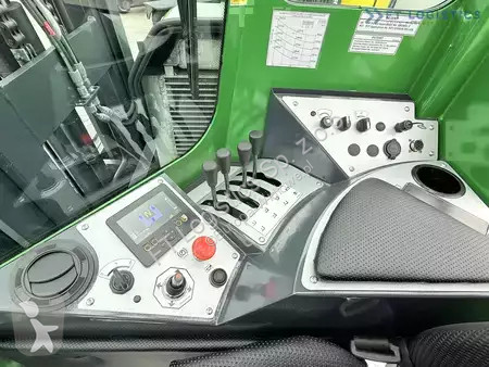 Štvorcestný vysokozdvižný vozík Combilift