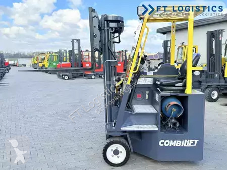 رافعة شوكية متعددة الاتجاهات Combilift