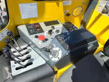 Štvorcestný vysokozdvižný vozík Combilift