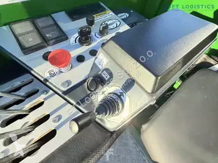 Štvorcestný vysokozdvižný vozík Combilift