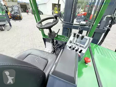 Štvorcestný vysokozdvižný vozík Combilift