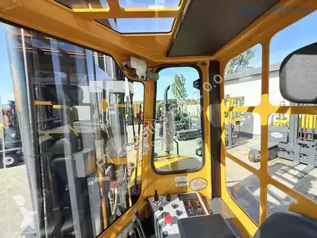 Štvorcestný vysokozdvižný vozík Combilift