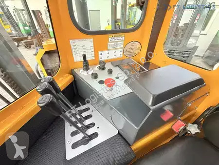Štvorcestný vysokozdvižný vozík Combilift