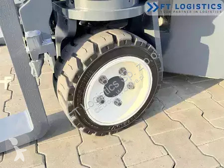 Štvorcestný vysokozdvižný vozík Combilift