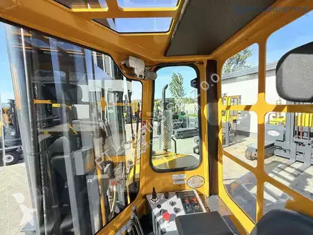 Многоходовой погрузчик Combilift