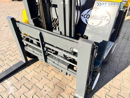 Empilhador multi direccional Combilift