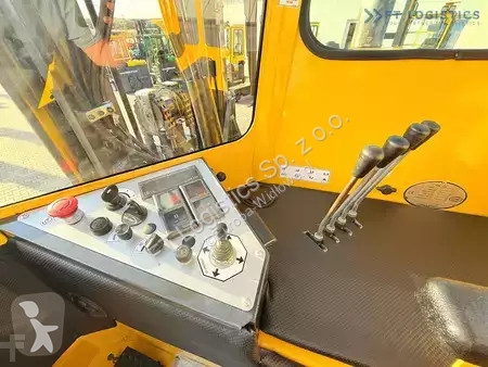 Štvorcestný vysokozdvižný vozík Combilift