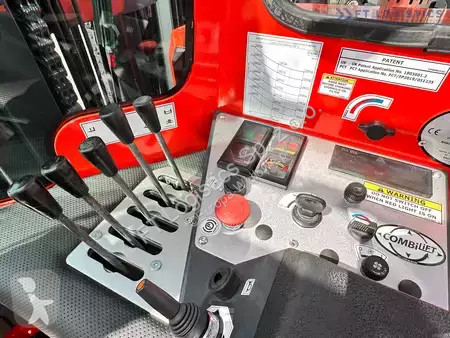 Štvorcestný vysokozdvižný vozík Combilift
